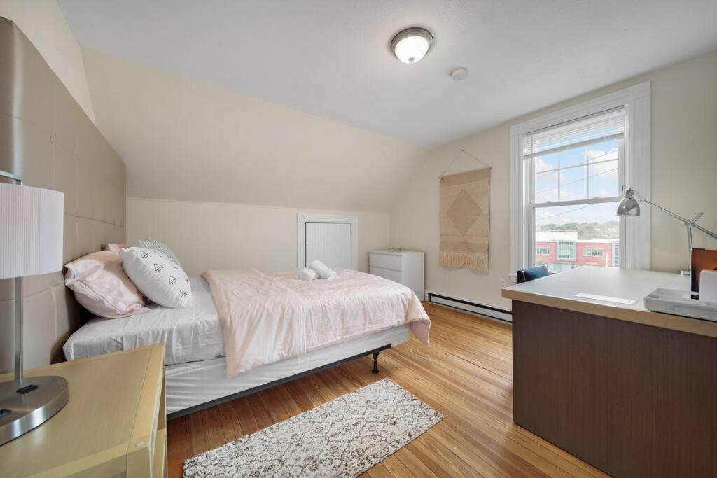 5Br 2Bh Bright & Spacious Apt In Brighton Бостон Экстерьер фото