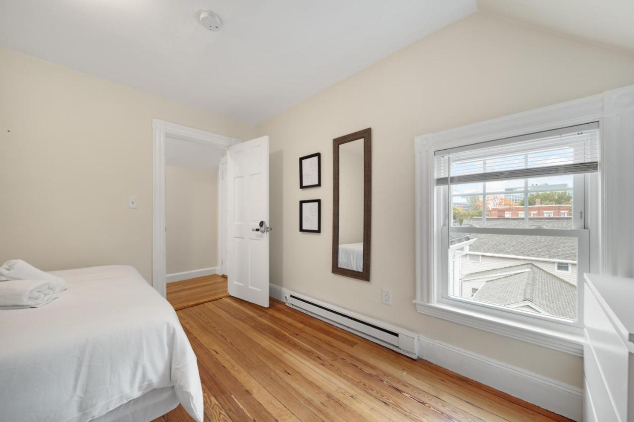 5Br 2Bh Bright & Spacious Apt In Brighton Бостон Экстерьер фото